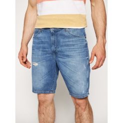 Szorty jeansowe Wrangler W14CQ380S. Niebieskie spodenki i szorty męskie Wrangler, s, bez wzorów, z bawełny. Za 269,00 zł.