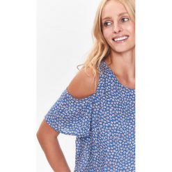 Bluzka krótki rękaw damska, cold shoulder, o luźnym kroju, we wzory. Niebieskie bluzki damskie Top Secret, w kwiaty, eleganckie, bez kołnierzyka, z krótkim rękawem. W wyprzedaży za 69,99 zł.