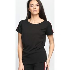 Czarny T-shirt Don't Blink. Czarne bluzki damskie marki Born2be, s, w kolorowe wzory, z okrągłym kołnierzem. Za 39,99 zł.