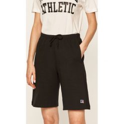 Russell Athletic - Szorty. Białe szorty damskie Russell Athletic, s, z aplikacjami, z bawełny, casualowe. W wyprzedaży za 179,90 zł.