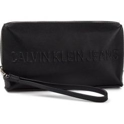 Torebka CALVIN KLEIN JEANS - Box Wristlet K60K605528 001. Czarne torebki klasyczne damskie Calvin Klein Jeans, bez wzorów, z jeansu, eleganckie, bez dodatków. Za 229,00 zł.