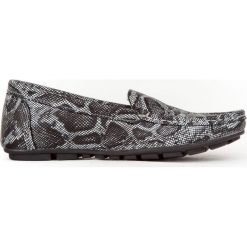 Mokasyny - skóra naturalna - model 001 - kolor czarny wąż. Czarne mokasyny damskie Zapato, ze skóry. W wyprzedaży za 173,40 zł.