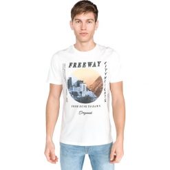 Jack & Jones Suburban Koszulka Biały. Białe podkoszulki męskie Jack & Jones, l, z nadrukiem, z bawełny, bez kołnierzyka, krótkie. Za 66,95 zł.