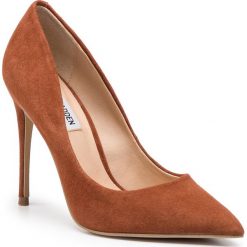 Szpilki STEVE MADDEN - Daisie SM11000019-03002-839 Chestnut Suede. Pomarańczowe półbuty damskie Steve Madden, bez wzorów, z zamszu, bez obcasa, na obcasie, bez zapięcia. W wyprzedaży za 299,00 zł.