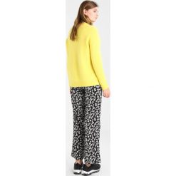 Swetry klasyczne damskie: Envii ENBOBO Sweter yellow cream