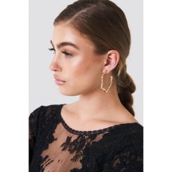 Kolczyki damskie: NA-KD Accessories Duże kolczyki w kształcie węża – Gold
