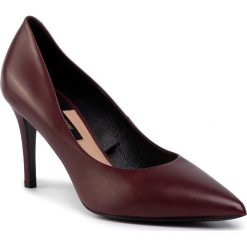 Szpilki GINO ROSSI - DCI545-SAVONA Maroon. Czerwone półbuty damskie Gino Rossi, bez wzorów, ze skóry, bez obcasa, na obcasie, bez zapięcia. Za 299,99 zł.