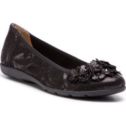 Baleriny CAPRICE - 9-22153-22 Black.Shin.Sue 007. Czarne baleriny damskie Caprice, bez wzorów, ze skóry, klasyczne, bez obcasa, na płaskiej podeszwie. Za 239,90 zł.