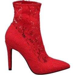 Botki damskie Catwalk czerwone. Czerwone botki damskie Catwalk, z materiału, bez obcasa, na obcasie, na zamek. Za 79,00 zł.