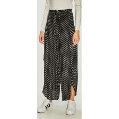 Answear - Spodnie. Czarne spodnie damskie ANSWEAR, s, bez wzorów, z poliesteru, casualowe. W wyprzedaży za 39,90 zł.