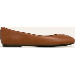 Lauren Ralph Lauren - Baleriny skórzane. Pomarańczowe baleriny damskie Lauren Ralph Lauren, bez wzorów, ze skóry, bez obcasa, na obcasie. Za 429,90 zł.