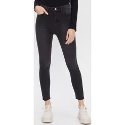 Jeansy skinny - Czarny. Czarne jeansy damskie House, bez wzorów, z jeansu. Za 69,99 zł.