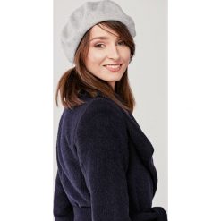 Beret wełniany jasnoszary szary. Szare berety damskie Marie Zélie, w paski, z bawełny. Za 97,00 zł.