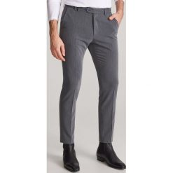 Eleganckie spodnie super slim fit - Szary. Szare spodnie męskie Reserved, m, bez wzorów, eleganckie. Za 129,99 zł.