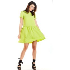 Sukienka mini z falbaną na dole limonkowa. Sukienki damskie e-margeritka.pl, xl, bez wzorów, z poliesteru, eleganckie, bez rękawów, bez kaptura. Za 129,99 zł.