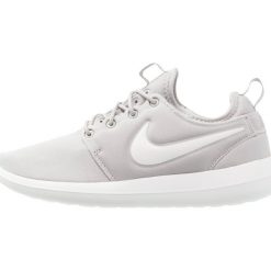 Trampki damskie slip on: Nike Sportswear ROSHE TWO Tenisówki i Trampki gris clair / blanc