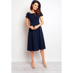 Granatowa Klasyczna i Elegancka Sukienka Midi. Niebieskie sukienki damskie marki Molly.pl, do pracy, s, bez wzorów, eleganckie, z klasycznym kołnierzykiem, z krótkim rękawem, krótkie, midi, rozkloszowane. Za 139,90 zł.