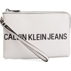 Torebka CALVIN KLEIN JEANS - Sculpted Logo Mini Wristlet K60K605269 102. Białe torebki klasyczne damskie Calvin Klein Jeans, bez wzorów, z jeansu, eleganckie, bez dodatków. Za 179,00 zł.