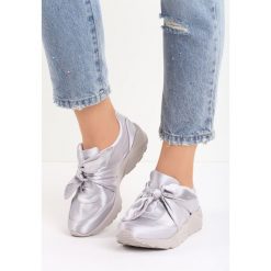 Szare Buty Sportowe Tongue Twister. Szare buty sportowe damskie marki Born2be, bez wzorów, z satyny, sportowe. Za 69,99 zł.