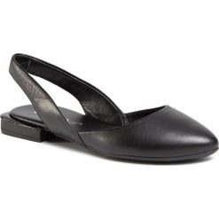 Sandały CARINII - B6004 353-000-000-000. Czarne klapki damskie Carinii, bez wzorów, ze skóry, bez obcasa, na obcasie. Za 349,00 zł.