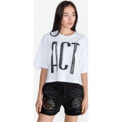 Versace Jeans Koszulka Biały. Białe koszulki damskie Versace Jeans, m, z nadrukiem, z bawełny, bez kołnierzyka. Za 523,95 zł.