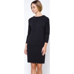 Sukienka w kolorze czarnym. Czarne sukienki damskie Far Far Fashion, Ryłko by Agnes&Paul, na co dzień, bez wzorów, z okrągłym kołnierzem, bez rękawów, proste. W wyprzedaży za 89,95 zł.