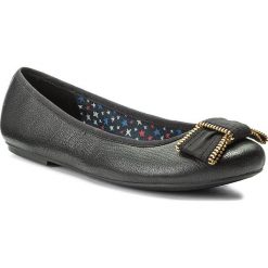 Baleriny TOMMY HILFIGER - Claudia 10A FW0FW01435 Black 990. Czarne baleriny damskie marki TOMMY HILFIGER, z materiału, z okrągłym noskiem, na obcasie. W wyprzedaży za 269,00 zł.