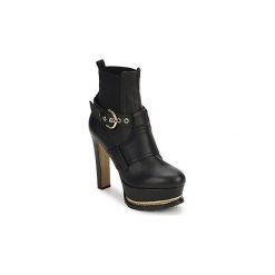 Botki Moschino MA2105. Czarne botki damskie marki MOSCHINO, bez obcasa, bez zapięcia. Za 3599,20 zł.