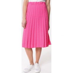Różowa Spódnica Childlike. Różowe spódniczki damskie Born2be, uniwersalny, bez wzorów, midi. Za 39,99 zł.