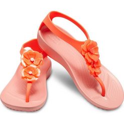 Crocs Sandały damskie Serena Embellish Flip W 205600-6PT Bright Coral / Melon (rozmiar 37-38). Różowe klapki damskie Crocs, bez wzorów, bez obcasa. W wyprzedaży za 126,00 zł.