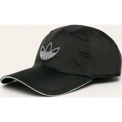 Adidas Originals - Czapka. Czarne czapki męskie adidas Originals, bez wzorów, z poliesteru. Za 89,90 zł.
