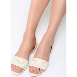 Różowe Sandały Evergreen. Czerwone sandały damskie marki QUECHUA, z gumy. Za 59,99 zł.