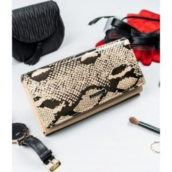 Stylowy portfel damski złoty Cavaldi PL24-SN - złoty. Żółte portfele damskie 4U Cavaldi, bez wzorów, ze skóry. Za 55,99 zł.