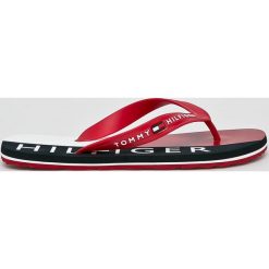 Tommy Hilfiger - Japonki. Czerwone kapcie męskie TOMMY HILFIGER, z gumy. W wyprzedaży za 119,90 zł.