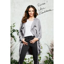 Lekka wiosenna kurtka typu parka. Szare kurtki damskie Moodo, na wiosnę, s, bez wzorów, z wiskozy, długie. Za 79,99 zł.
