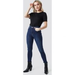 NA-KD Jeansy Skinny High Waist Open Hem - Blue. Niebieskie jeansy damskie z wysokim stanem marki NA-KD, z jeansu. Za 141,95 zł.