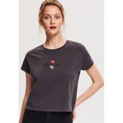 T-shirt z drobnym nadrukiem - Szary. T-shirty damskie Reserved. W wyprzedaży za 19,99 zł.