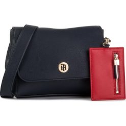 Torebka TOMMY HILFIGER - Charming Tommy Crossover AW0AW07309 CJM. Niebieskie listonoszki damskie TOMMY HILFIGER, bez wzorów, ze skóry ekologicznej, bez dodatków. Za 539,00 zł.