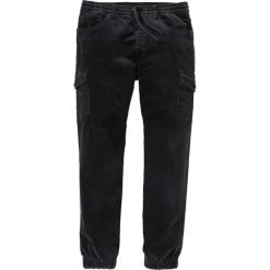Spodnie sztruksowe bojówki bez zamka w talii Regular Fit bonprix czarny. Czarne spodnie męskie marki bonprix, m, bez wzorów, ze sztruksu. Za 89,99 zł.