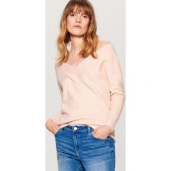 Sweter z odkrytymi ramionami - Różowy. Różowe bez kategorii Mohito, s. Za 99,99 zł.