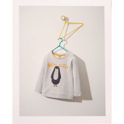 Mango Kids - Bluza dziecięca (86 - 104) MIRES. Szare bluzy dziewczęce Mango Kids, z aplikacjami, z bawełny, bez rękawów, bez kaptura. Za 45,90 zł.