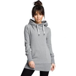 Długa bluza ze sznurkiem - szara. Szare bluzy damskie BE, s, bez wzorów, z elastanu, z długim rękawem, długie, z kapturem. W wyprzedaży za 197,00 zł.