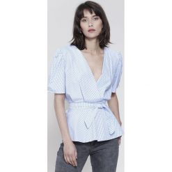 Niebieska Bluzka Right Away. Niebieskie bluzki damskie marki other, z aplikacjami, bez kołnierzyka, bez rękawów. Za 59,99 zł.