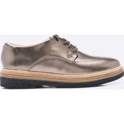 Clarks - Półbuty. Żółte mokasyny damskie Clarks, bez wzorów, ze skóry, z okrągłym noskiem, bez obcasa, bez zapięcia. W wyprzedaży za 159,90 zł.