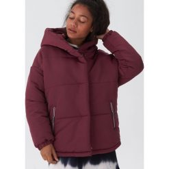 Pikowana kurtka oversize - Bordowy. Czerwone kurtki damskie House, s, bez wzorów, bez kaptura. Za 179,99 zł.