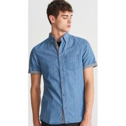 Jeansowa koszula slim fit - Niebieski. Niebieskie koszule męskie marki Reserved, s, z jeansu. Za 99,99 zł.