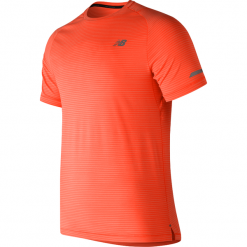 New Balance MT73233DME. Czerwone t-shirty męskie marki New Balance, s, z poliesteru, do biegania. W wyprzedaży za 99,99 zł.