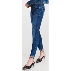 Jeansy slim push up - Niebieski. Niebieskie jeansy damskie Reserved. Za 119,99 zł.