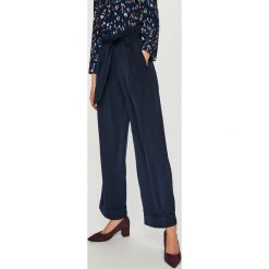Vero Moda - Spodnie. Niebieskie spodnie damskie Vero Moda, w paski, z poliesteru. W wyprzedaży za 59,90 zł.