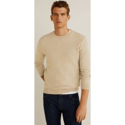 Mango Man - Sweter Antigua. Żółte swetry męskie Mango Man, s, bez wzorów, z bawełny, z okrągłym kołnierzem, bez kaptura. Za 89,90 zł.